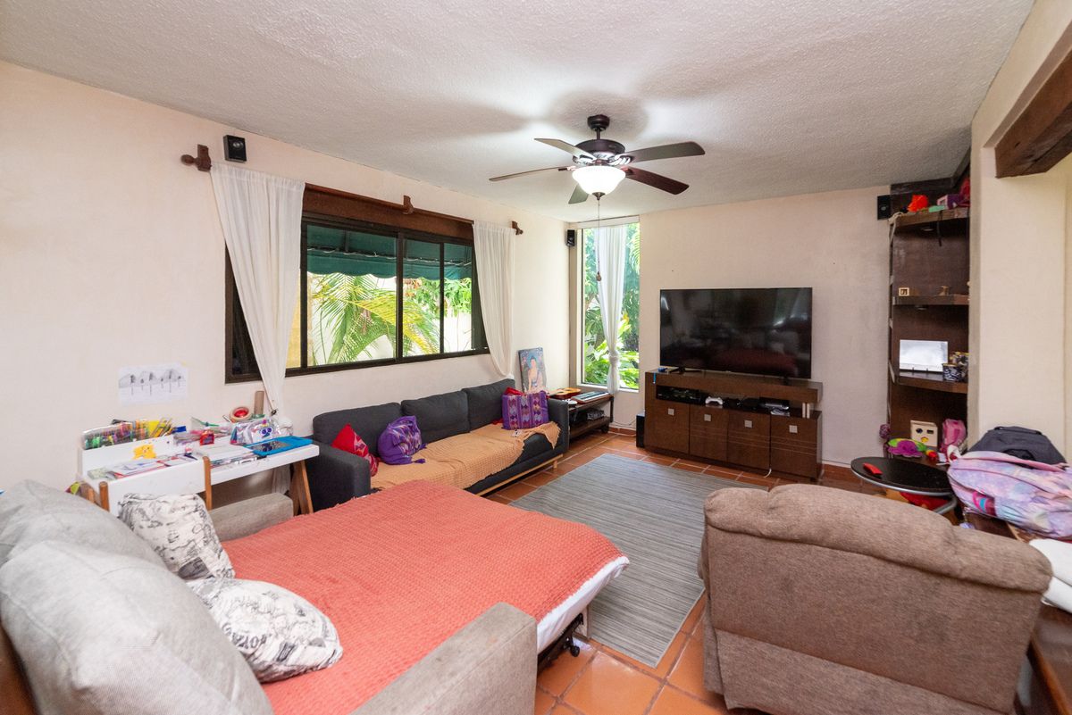 8 of 35: SALA/LIVING ROOM