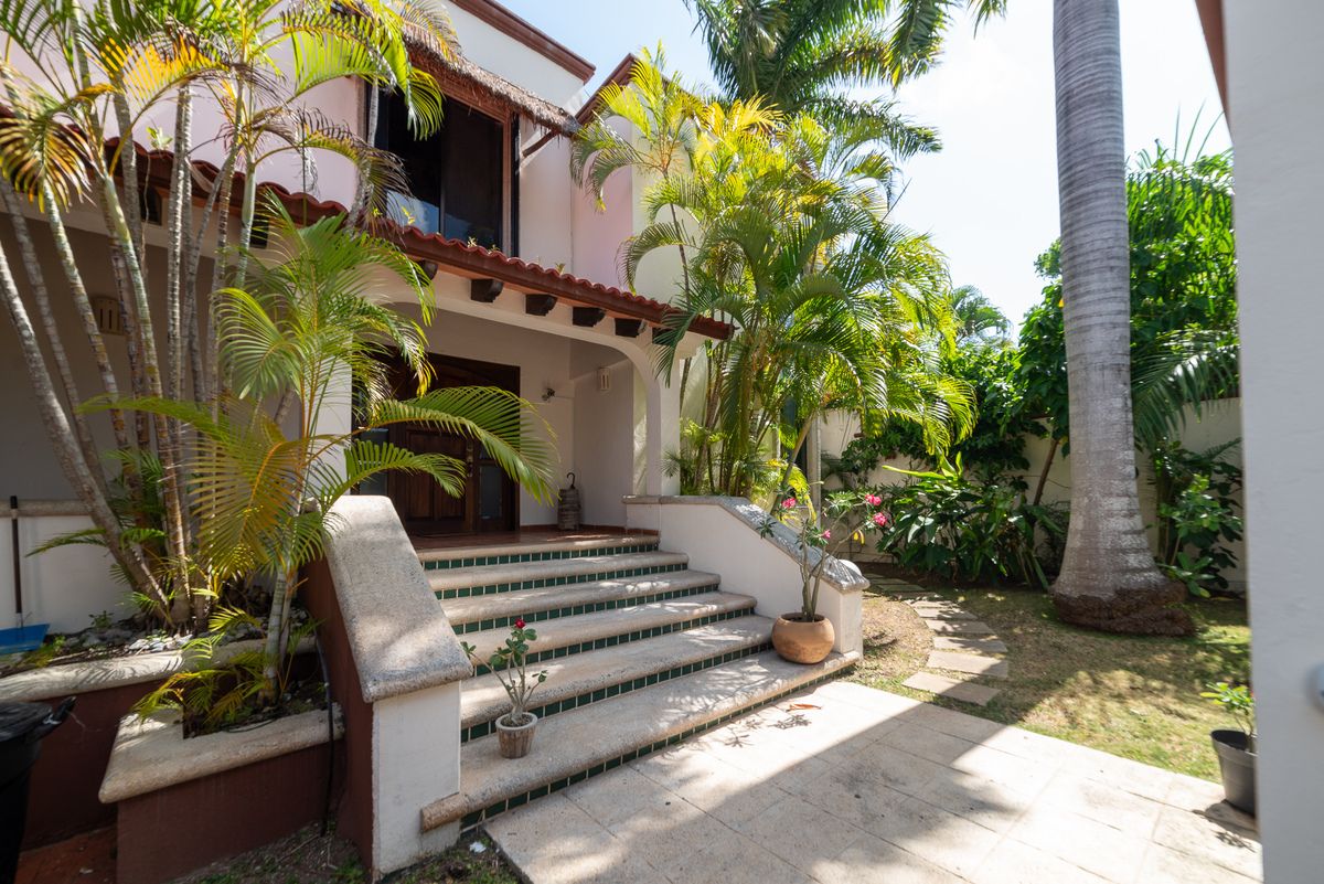 4 of 35: MAIN ENTRANCE