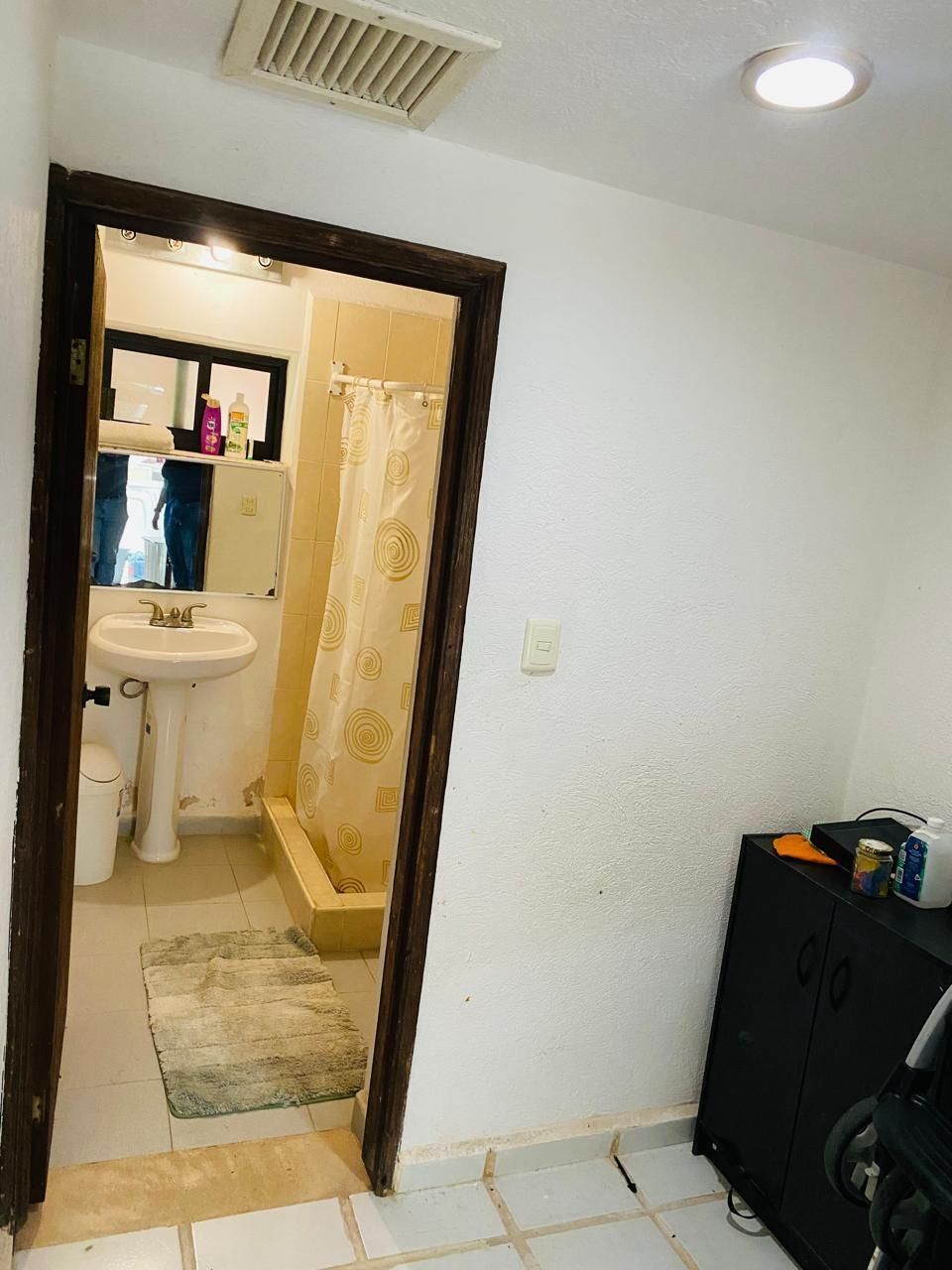 6 of 35: CUARTO DE SERVICIO CON BAÑO COMPLETO/SERVICE ROOM