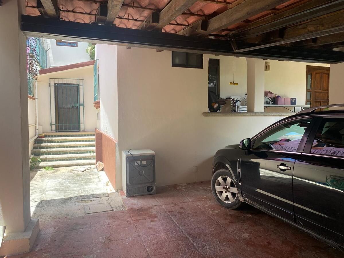 5 of 35: ESTACIONAMIENTO TECHADO P/2 AUTOS (2 PARKING SPACES)