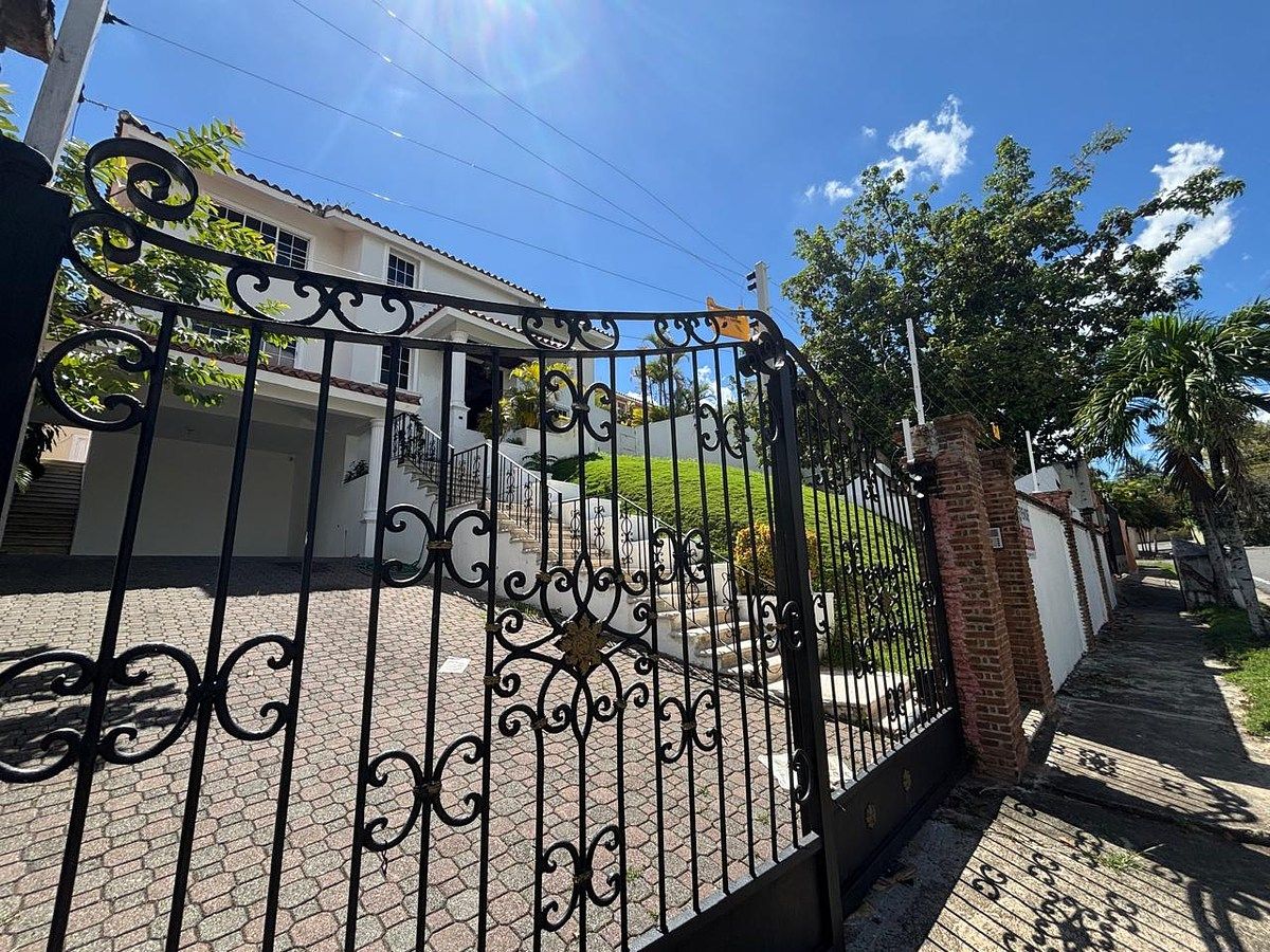 Casa en Altos de Arroyo Hondo III, Santo Domingo Centro (Distrito Nacional), foto 2 de 16