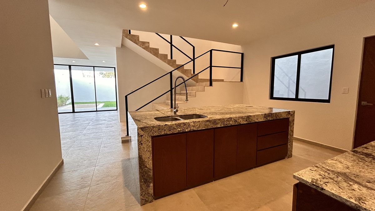 Casa en Venta de DOS Plantas en Zona Norte, Temozón Mérida Yucatán - foto 5