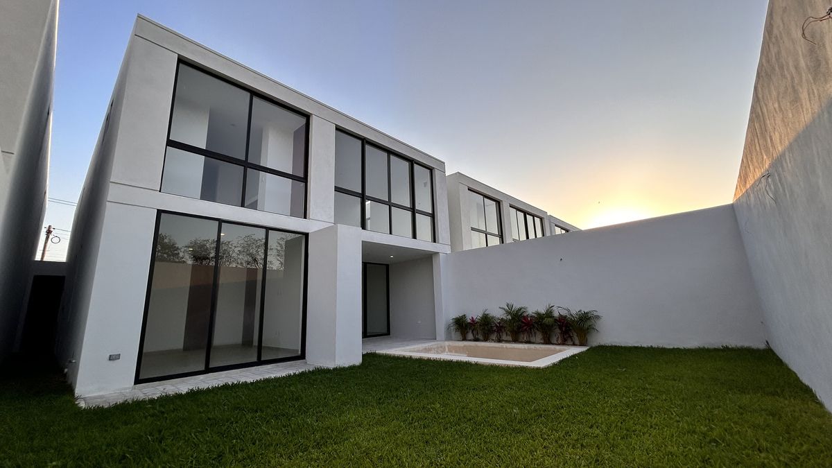 Casa en Venta de DOS Plantas en Zona Norte, Temozón Mérida Yucatán - foto 1