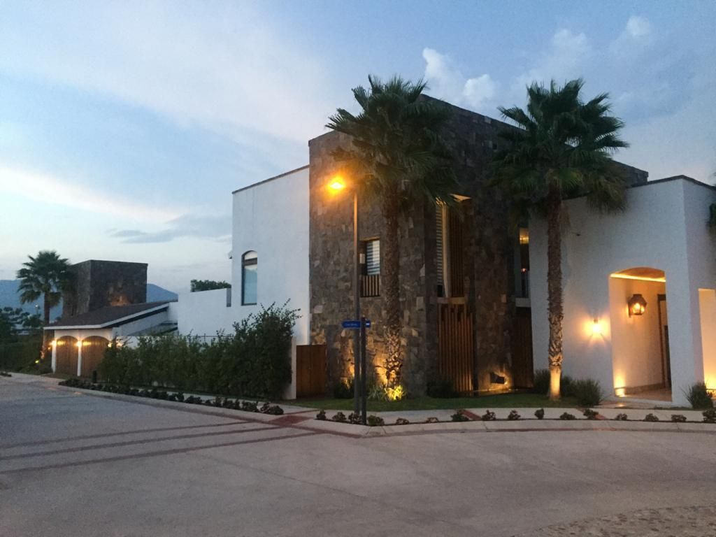 RESIDENCIA AMUEBLADA EN FRACCIONAMIENTO PRIVADO EN VENTA - foto 2