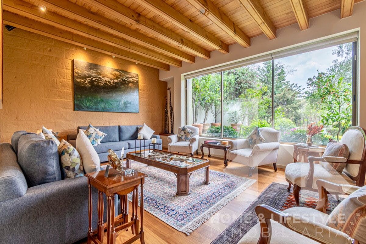 Venta Magnífica Casa en Privada en Lomas de Bezares