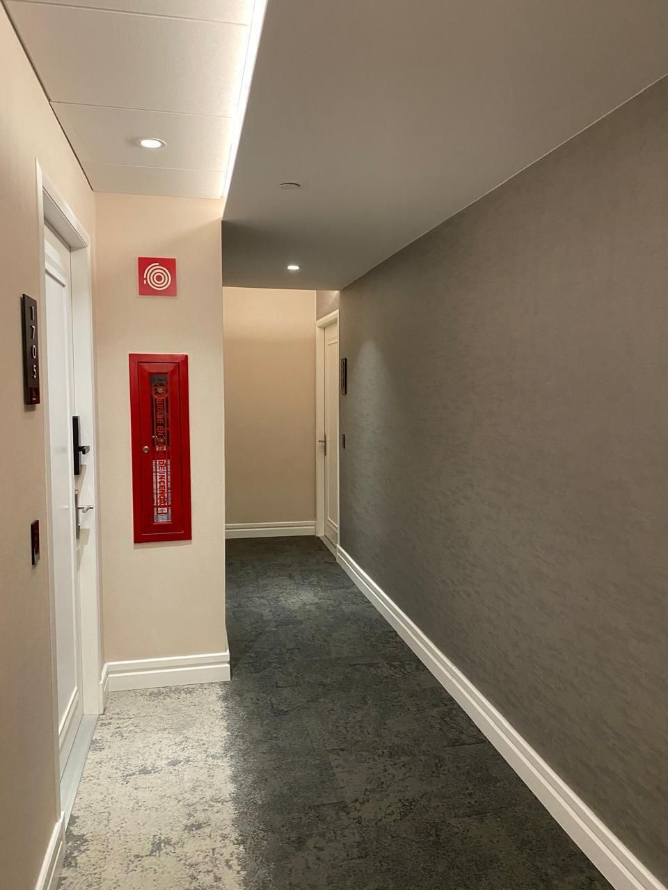 14 of 19: pasillo de piso 17