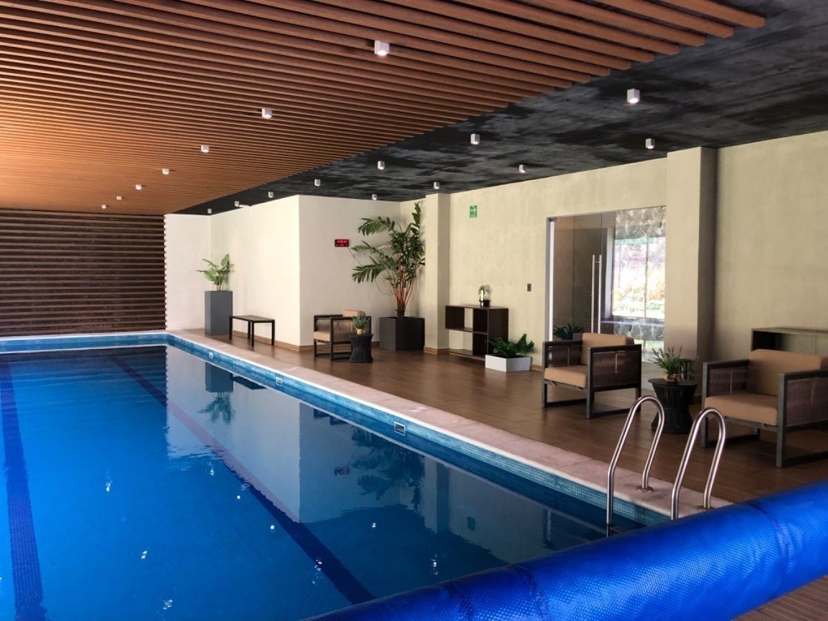 12 de 50: Alberca techada