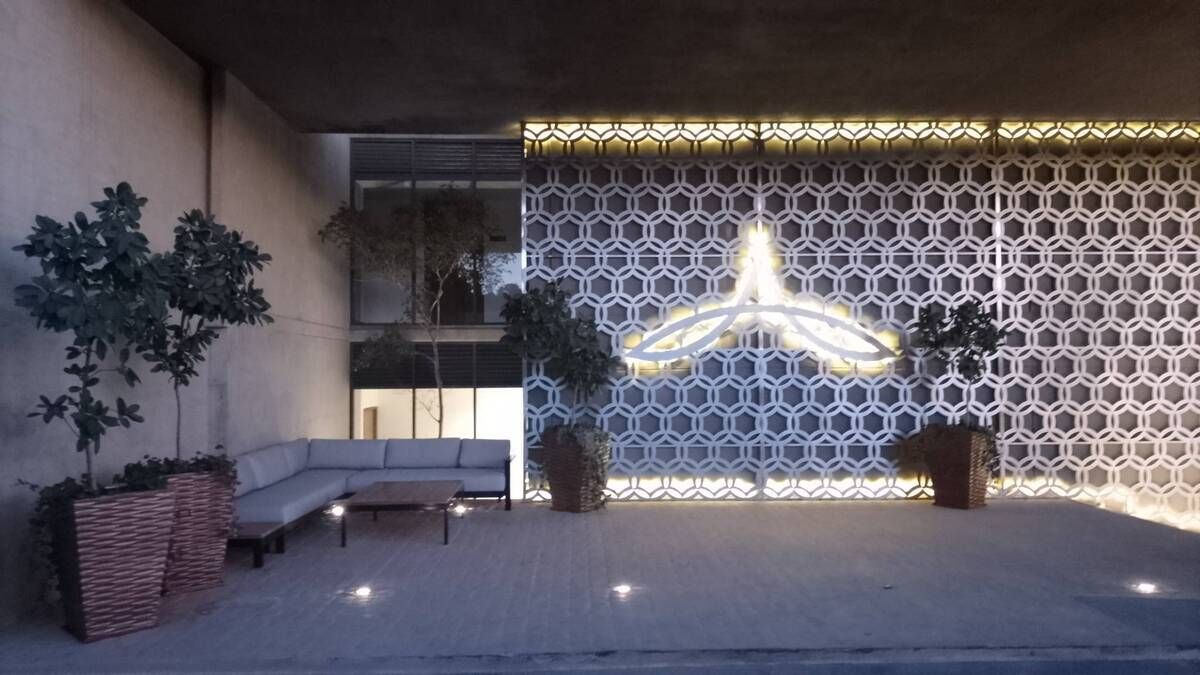 6 of 14: Motor Lobby