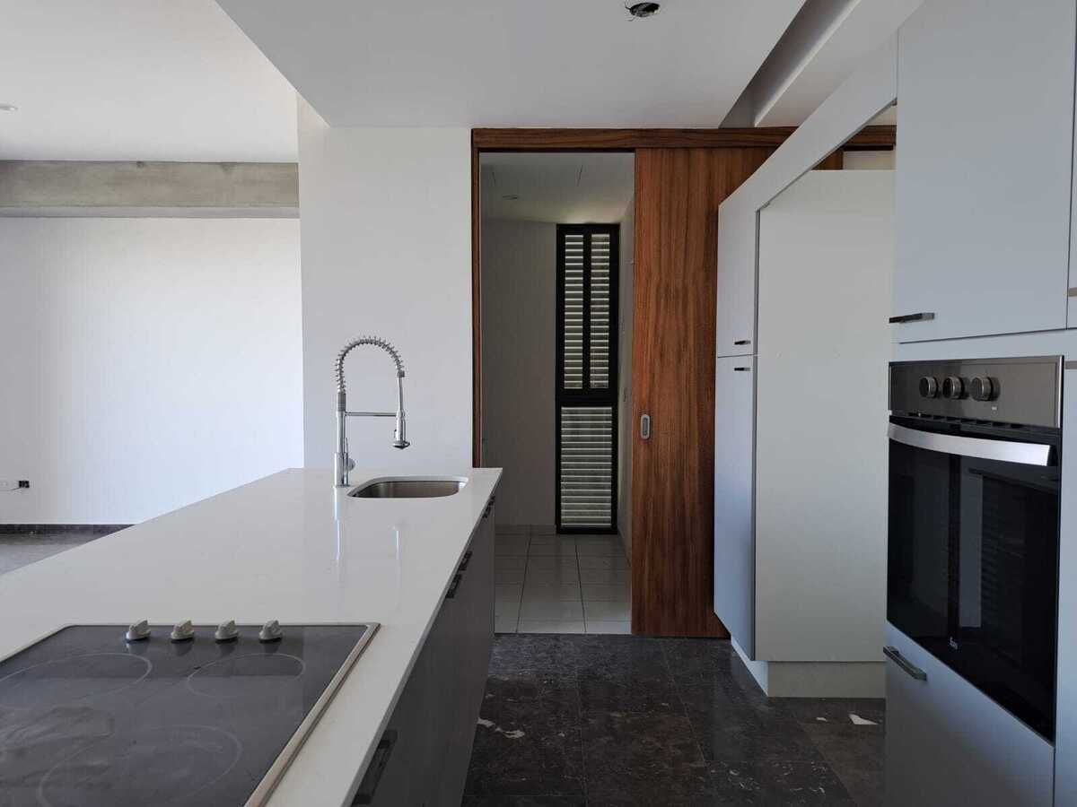 13 of 14: Cocina Equipada