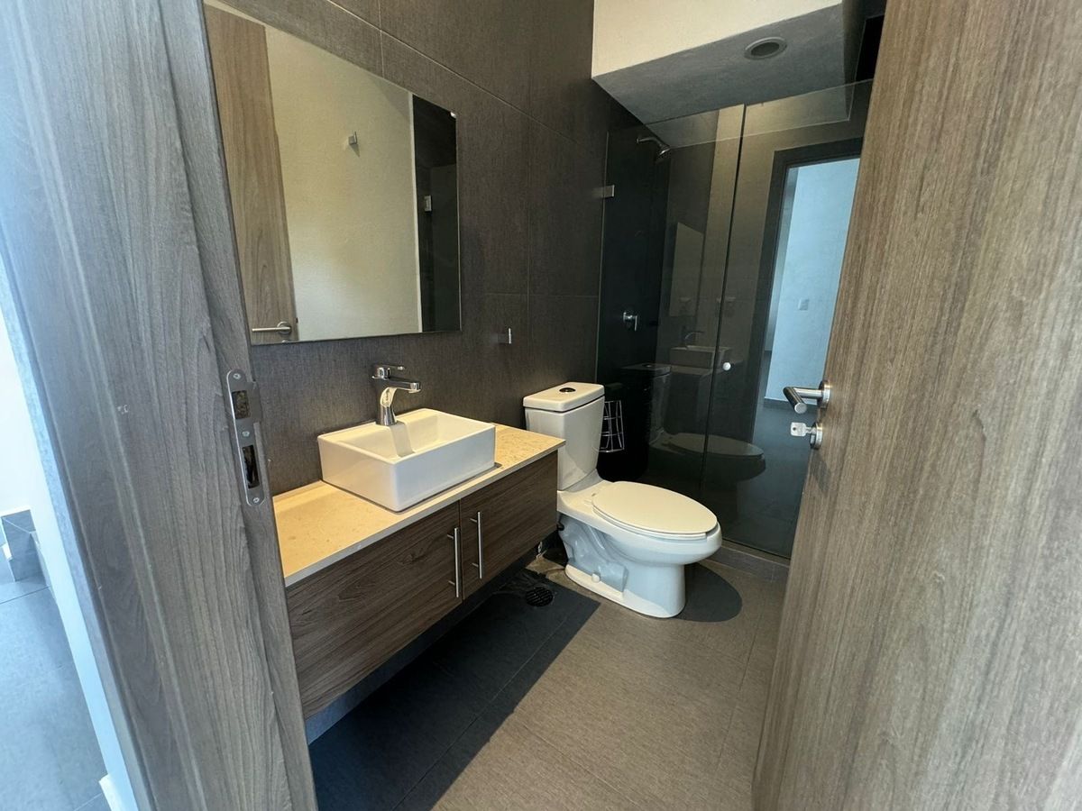 5 de 33: Baño completo PB