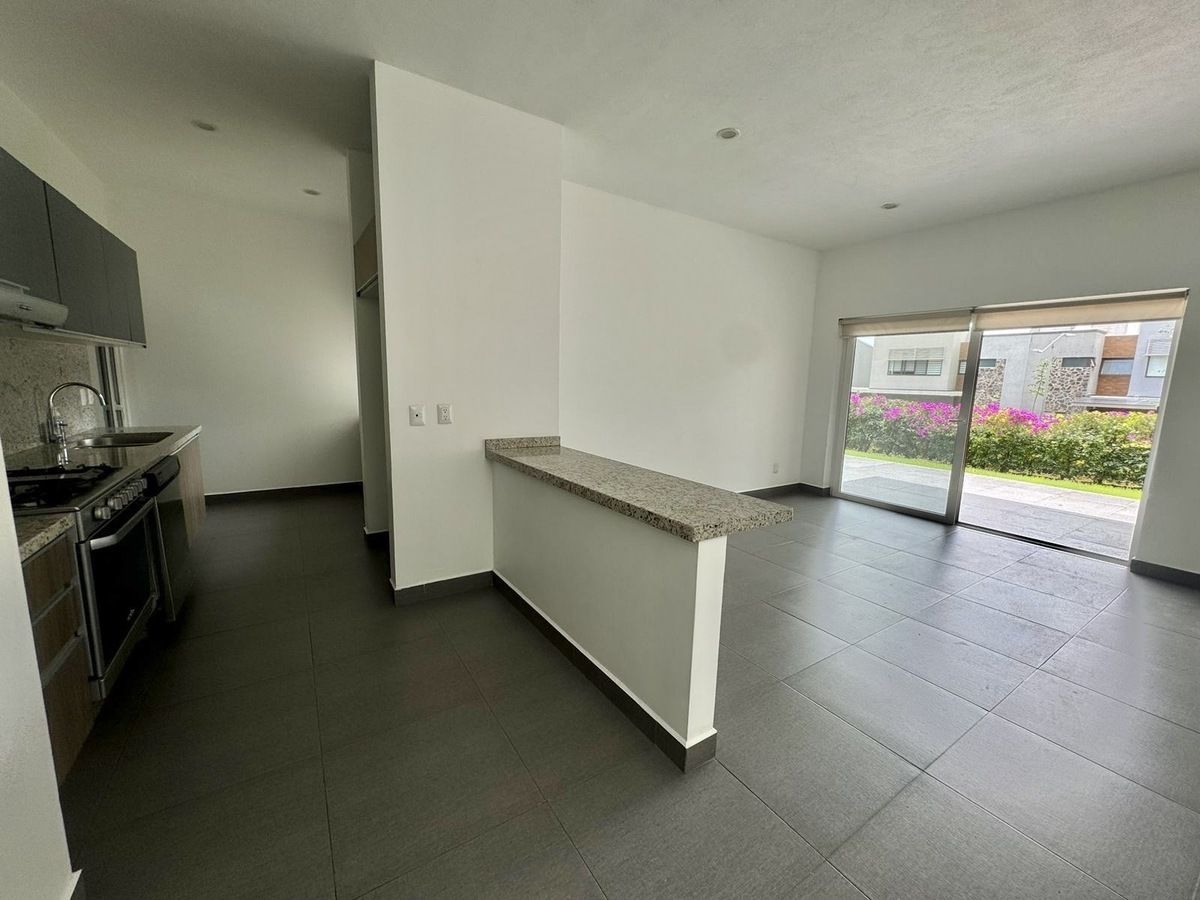 11 de 33: Cocina y sala