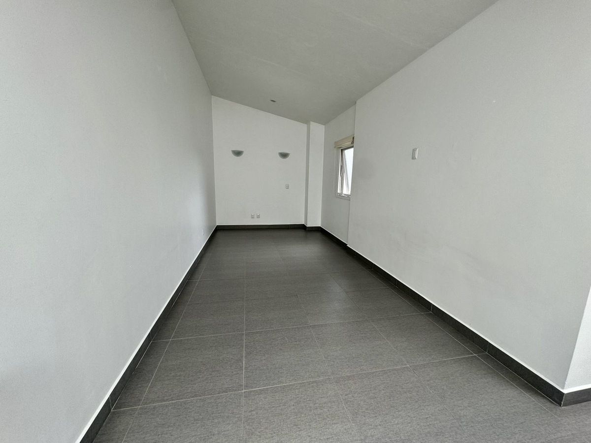 19 de 33: Family room