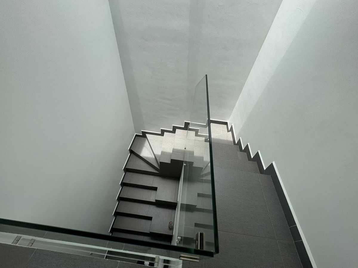 18 de 33: Escaleras