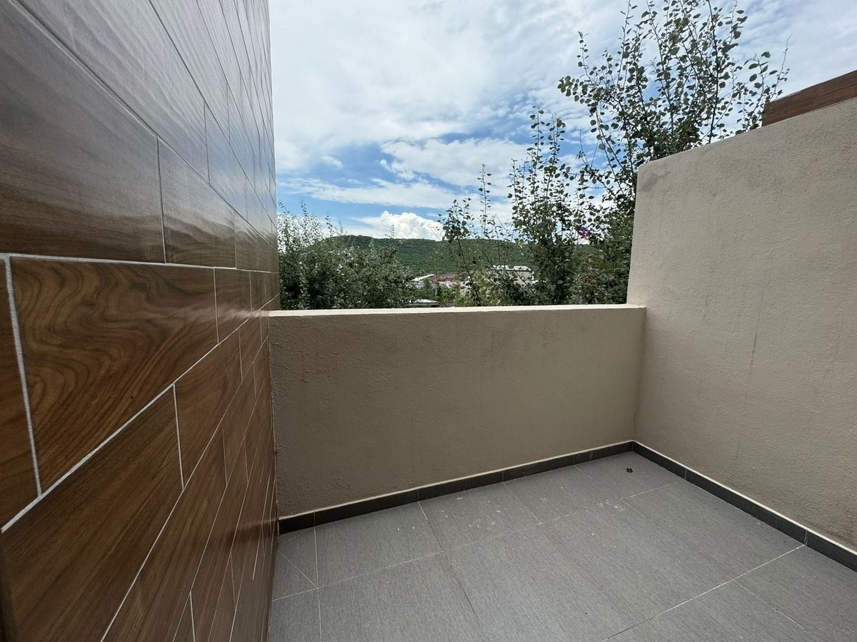 21 de 33: Terraza recámara secundaria