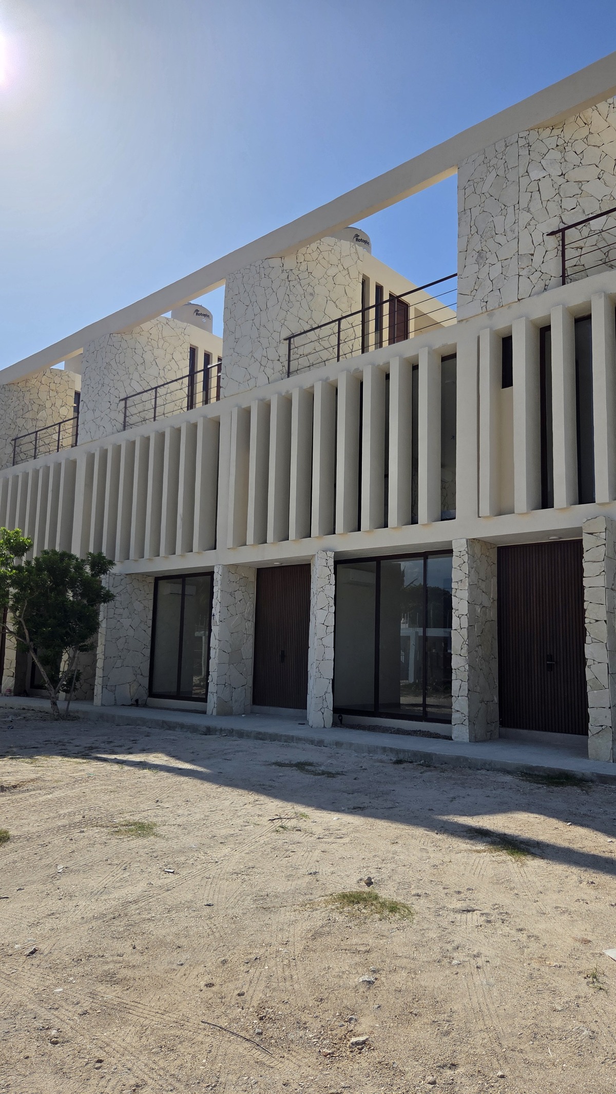 1 de 17: Fachada Principal