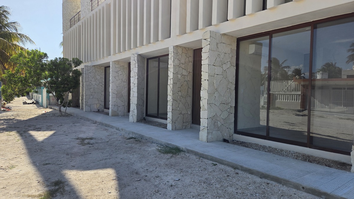 2 de 17: Fachada Principal