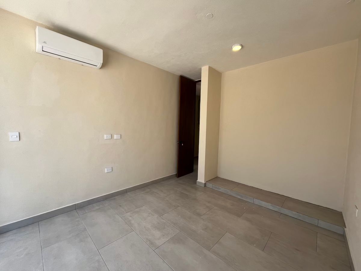 8 de 17: Segunda Habitación