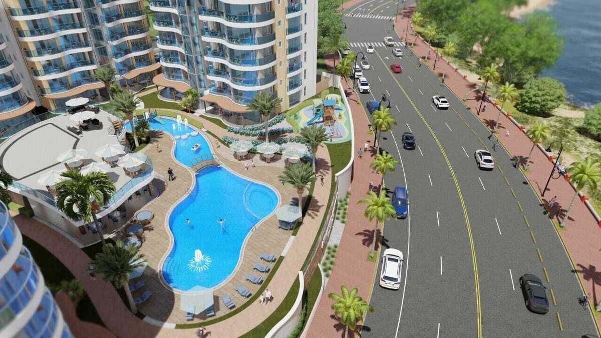 4 de 15: Swimming pool of condo complex