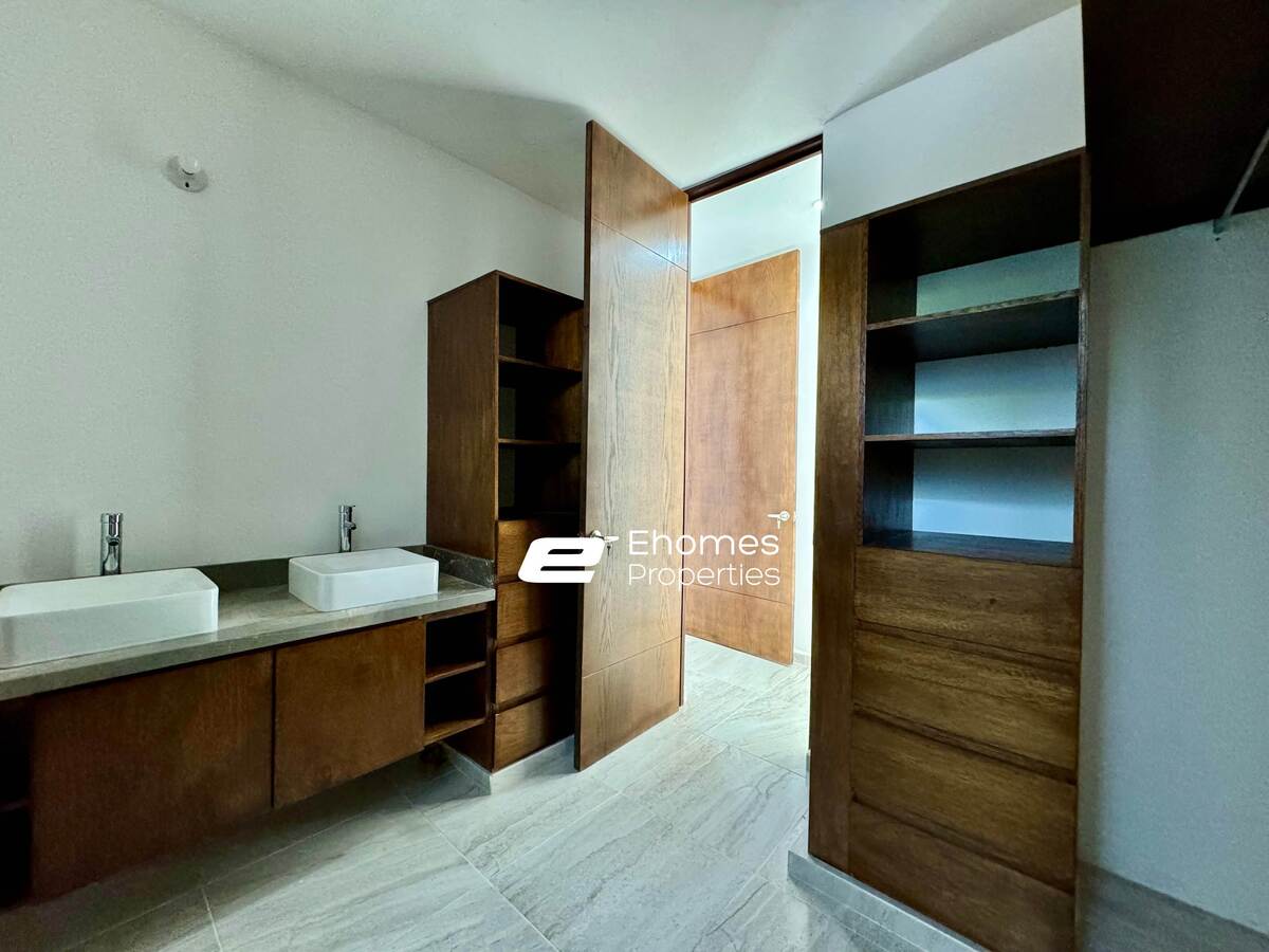 15 de 38: WALK IN CLOSET PRINCIPAL