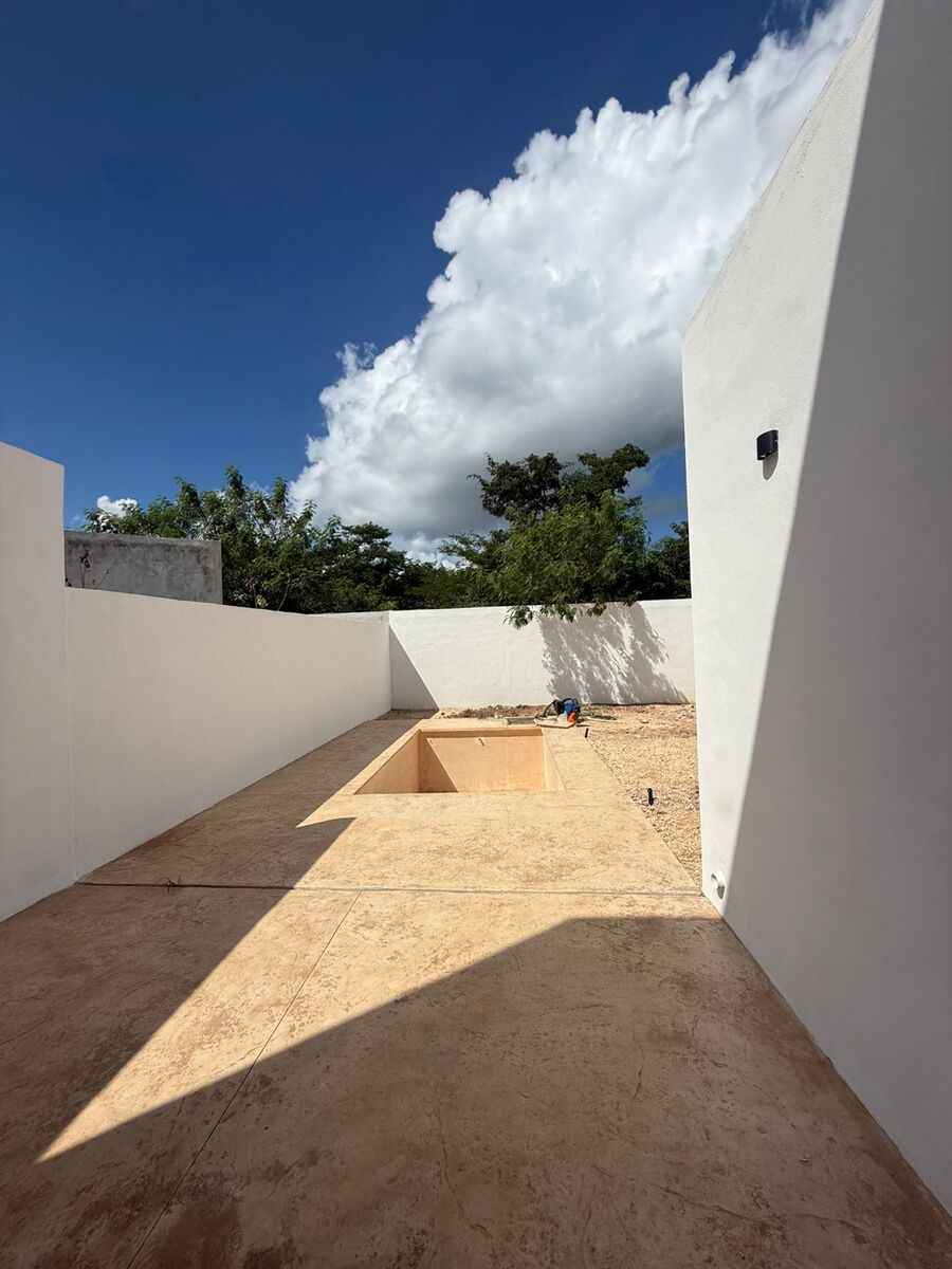 15 de 35: Terraza y Alberca