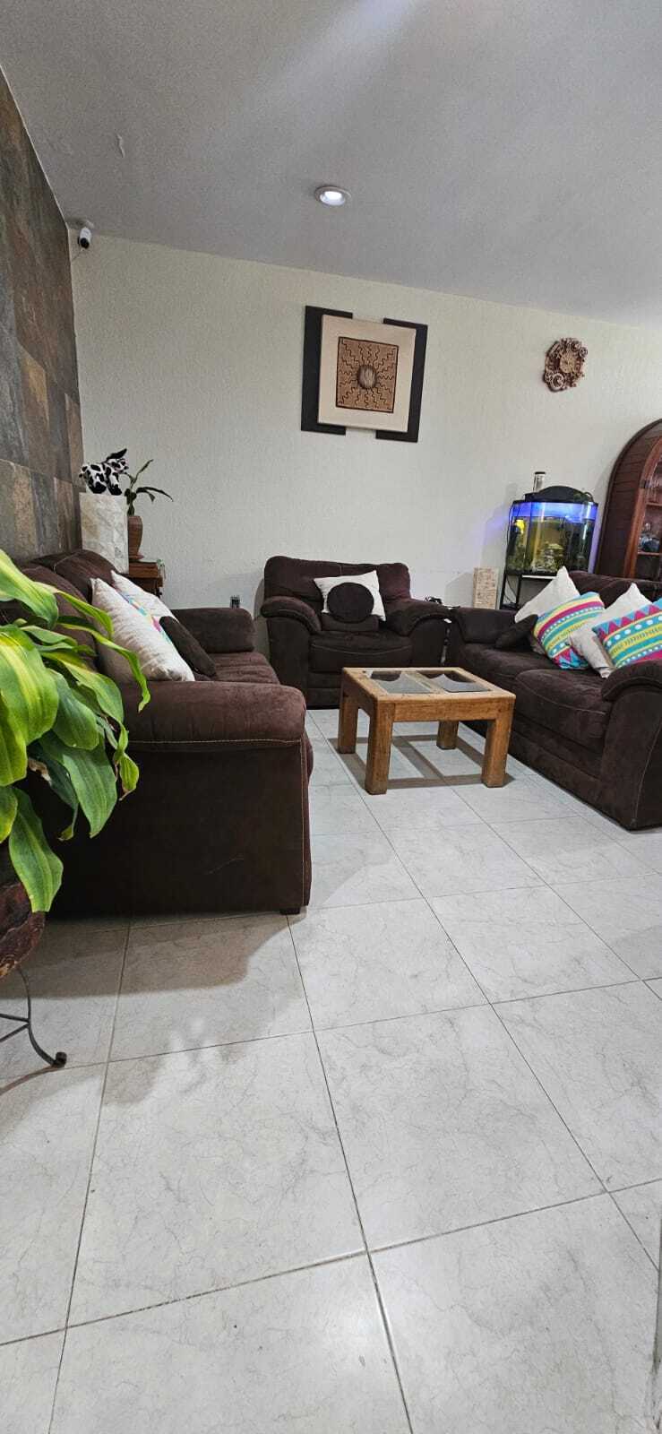 área de Sala, muro cabecero cubierto de loseta cerámica