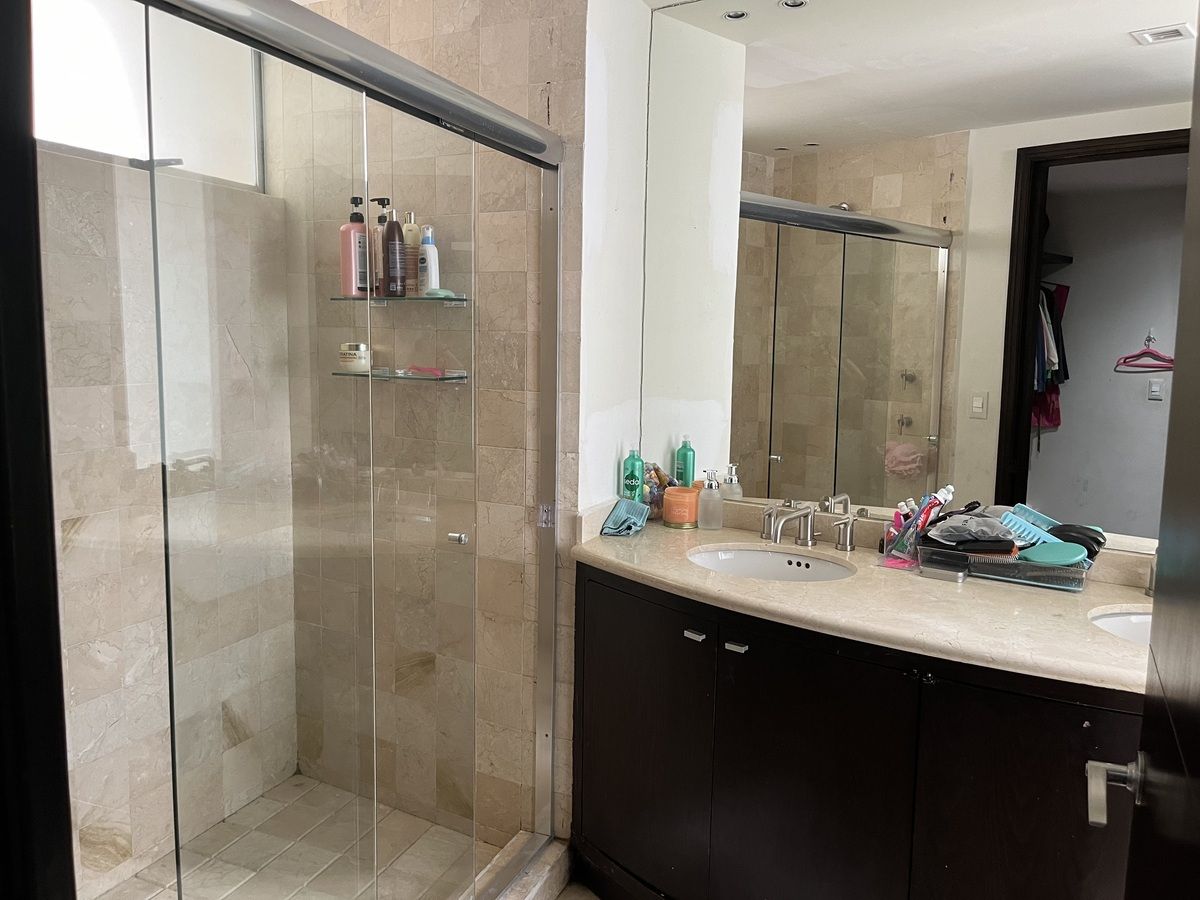 16 of 25: baño 2
