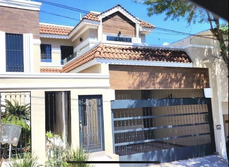 1 of 22: Fachada Principal