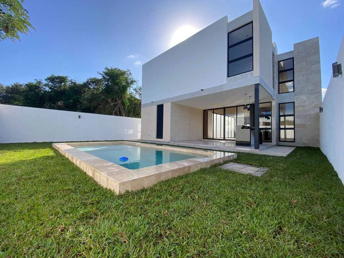 EXCLUSIVA RESIDENCIA EN ESQUINA EN PRE-VENTA EN PRIVADA NORTE MERIDA.