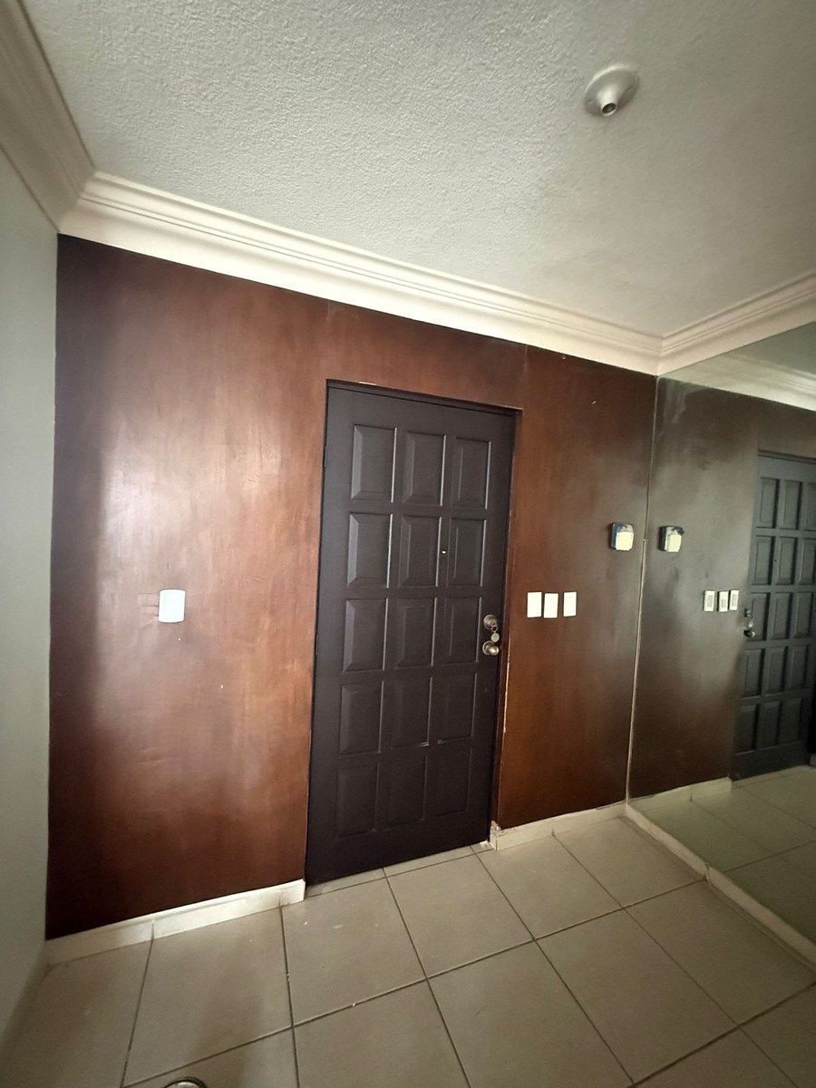 5 de 46: RECIBIDOR CON ESPEJO DE PISO  TECHO