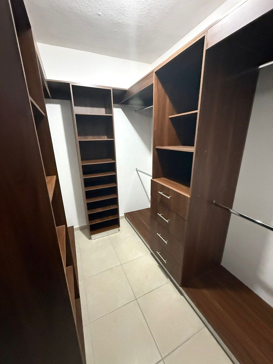 19 de 46: WALKING CLOSET RECAMARA PRINCIPAL