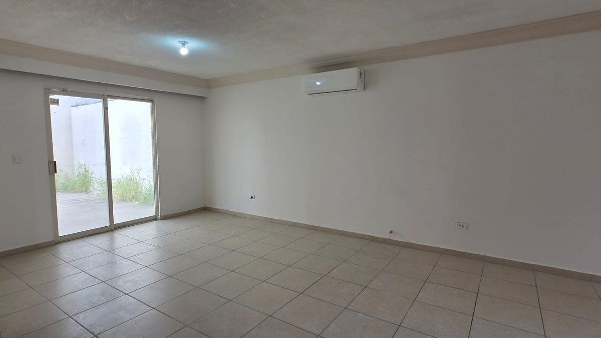 7 de 46: AREA DE SALA Y COMEDOR CON 1 CLIMA NUEVO