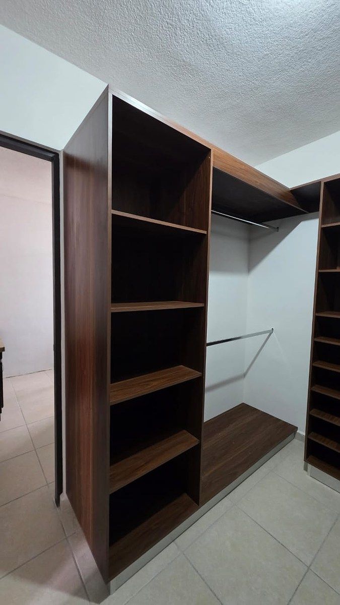 23 de 46: WALKING CLOSET RECAMARA PRINCIPAL
