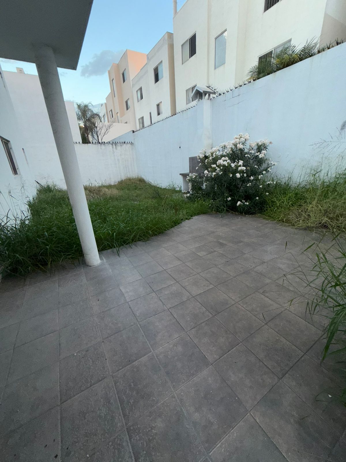 28 de 29: PATIO TRASERO