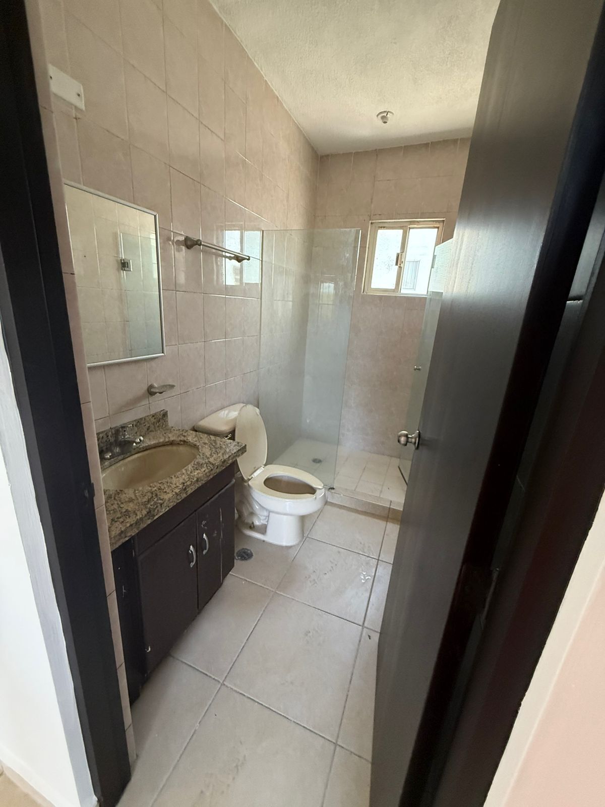 17 de 25: BAÑO RECAMARAS SECUNDARIAS