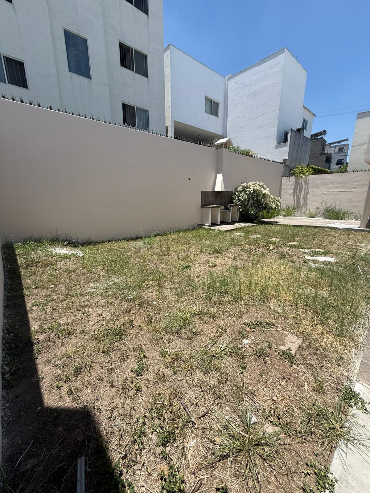 24 de 25: PATIO TRASERO