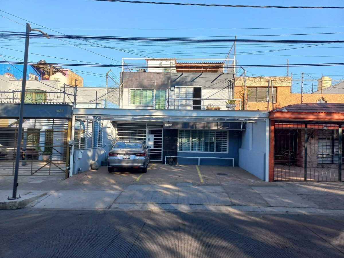 Casa en VENTA con uso de suelo mixto En Av Alcalde