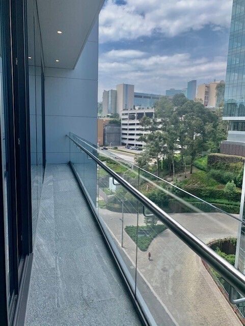 5 of 23: Balcon