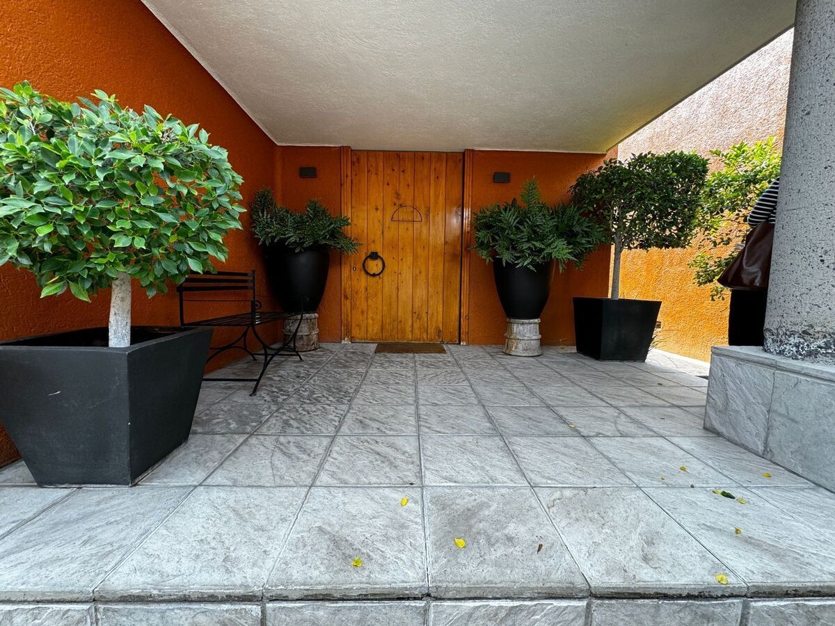 https://assets.easybroker.com/property_images/4615887/77839155/EB-QS5887.jpg?version=1721577964