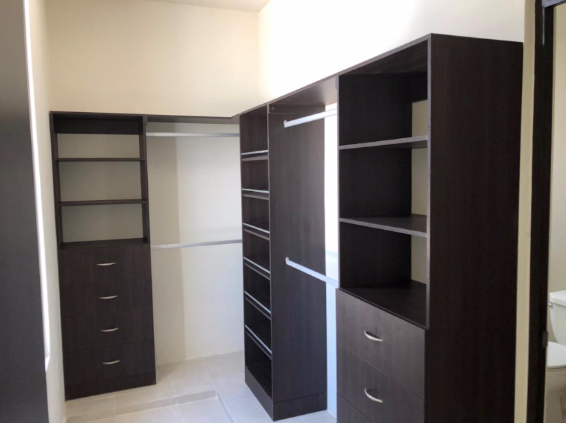 8 de 12: CLOSET VESTIDOR