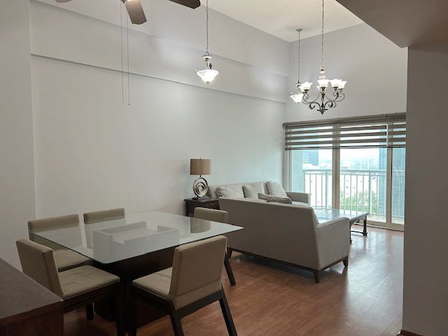 2 de 16: VISTA SALA, COMEDOR Y BALCÓN