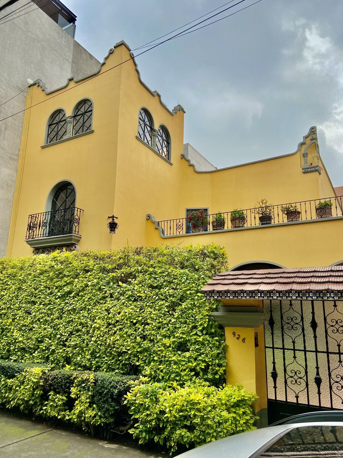 SEÑORIAL RESIDENCIA CON USO DE SUELO  DEL VALLE
