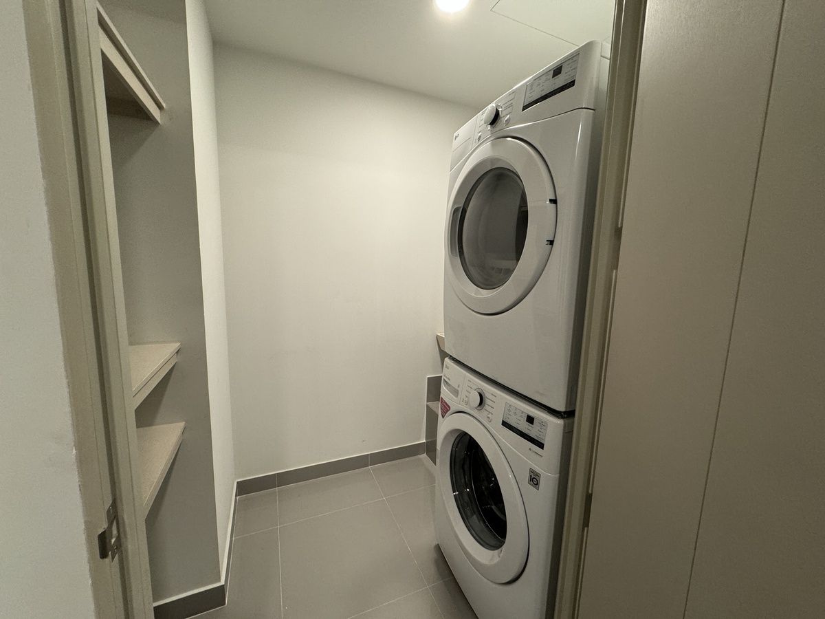 5 of 14: Lavandería