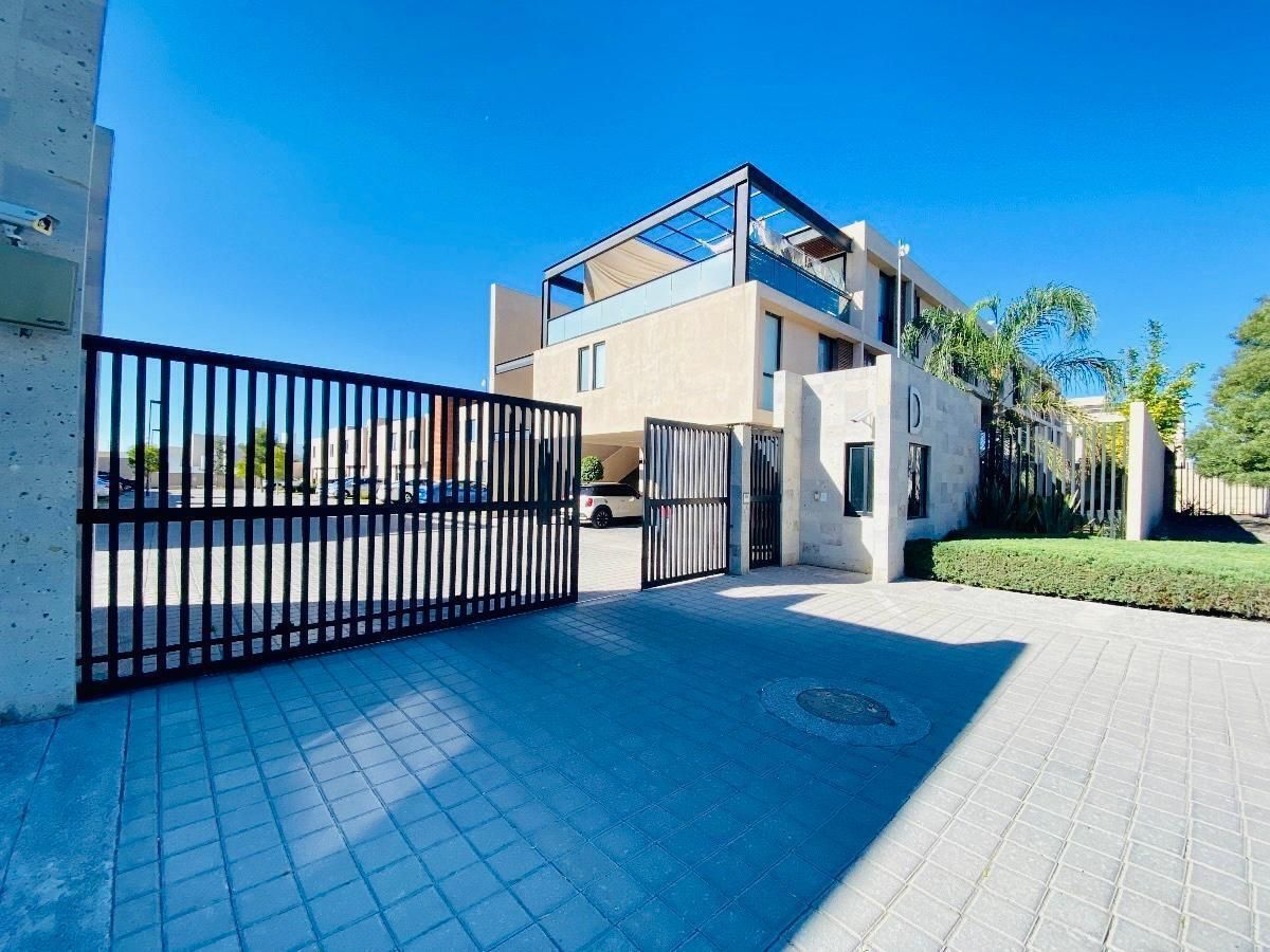 1 de 10: entrada a condominio