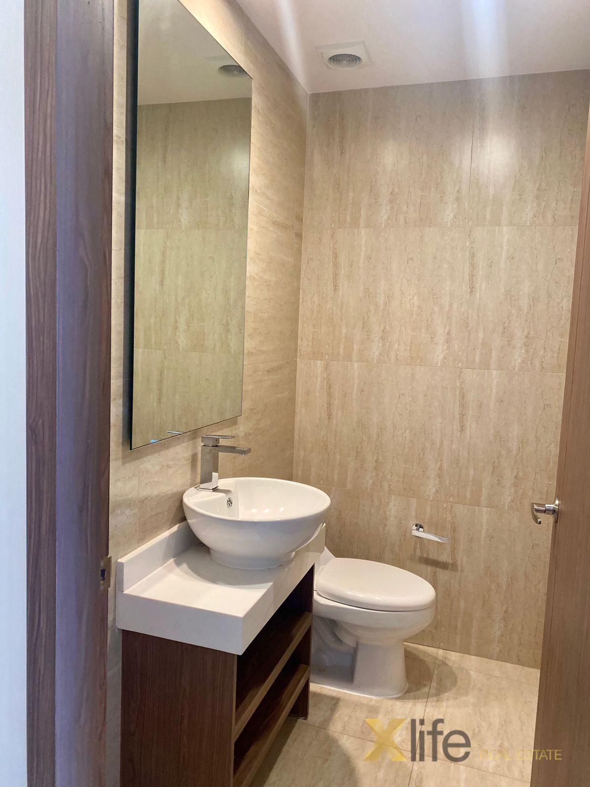 3 of 22: Baño de visitas