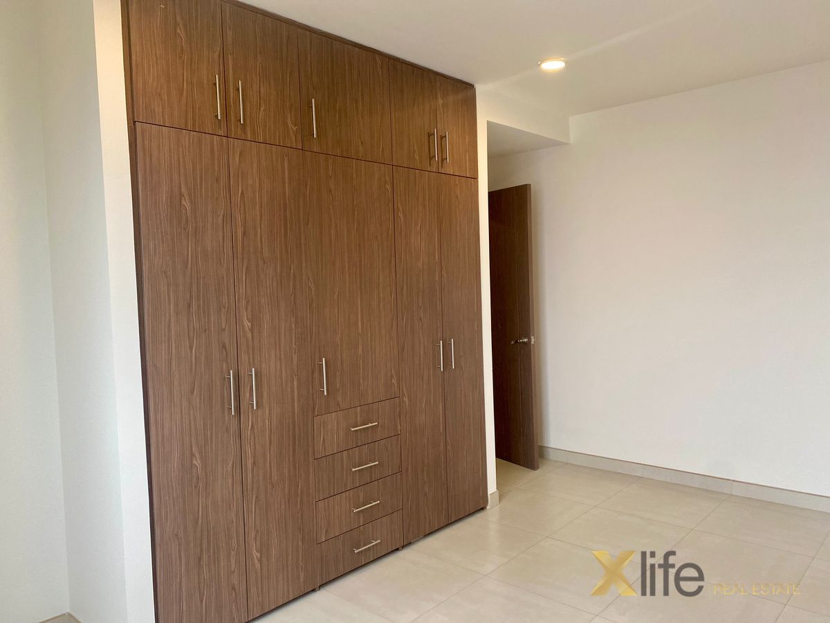 5 of 22: Habitación secundaria 1