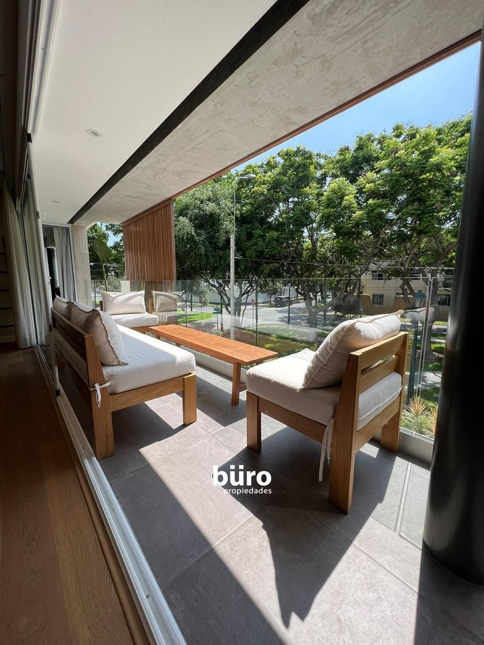 3 de 22: Terraza con vista a verde.