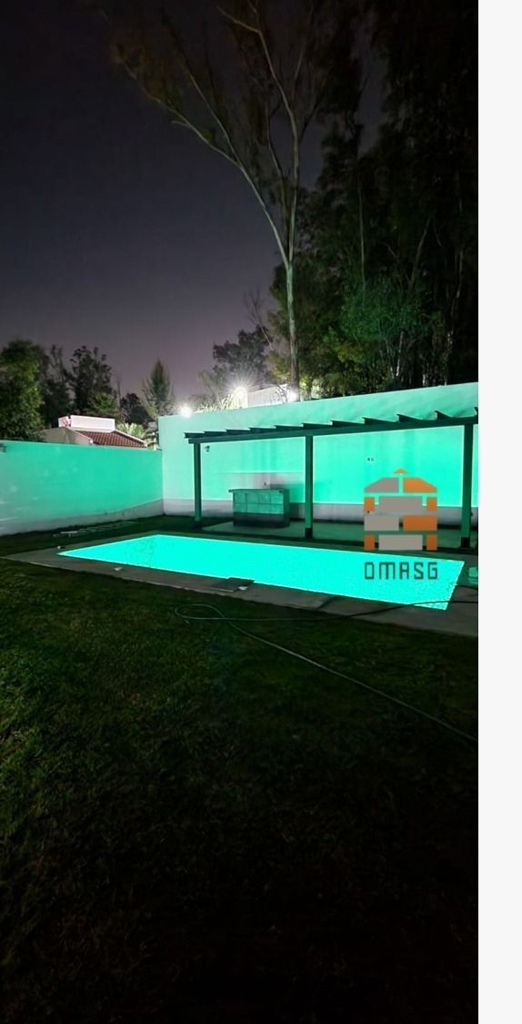 12 de 14: Alberca Iluminada