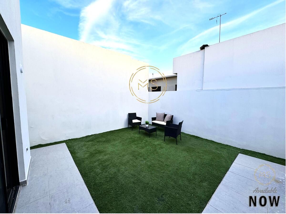 17 de 20: Patio con pasto artificial