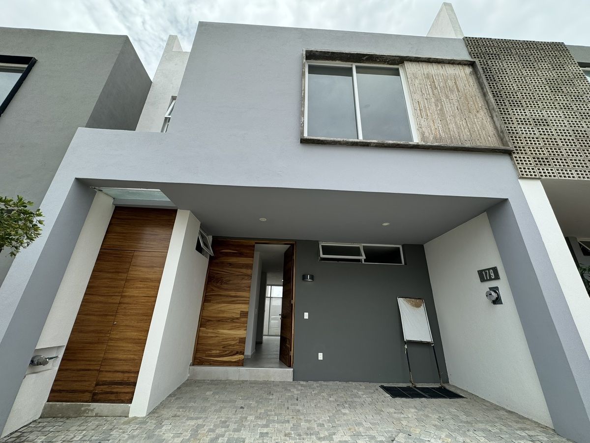 1 de 23: Fachada