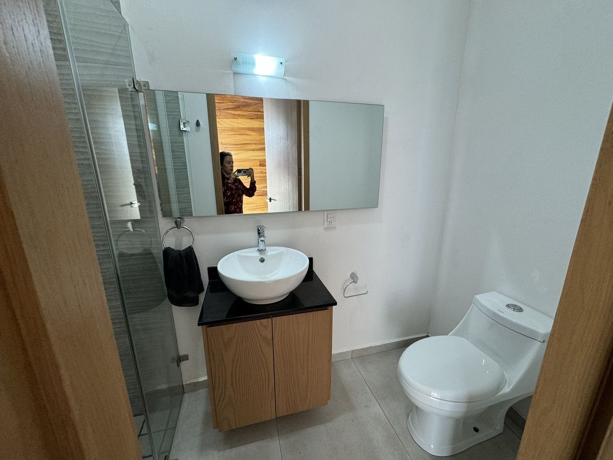 2 de 23: Baño Completo en PB